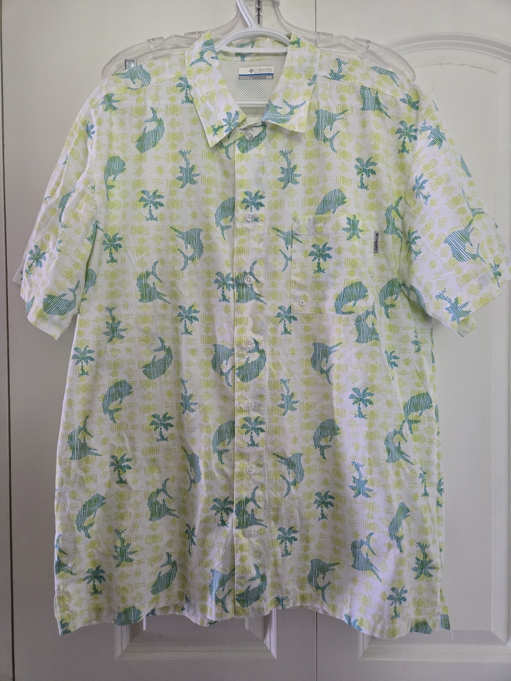 Columbia PFG Men's Short-Sleeve Tropical Fish Button-Down Shirt in Light Green